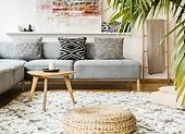 Je nábytek se zaoblenýmí tvary módním prvkem v aranžmá obývacího pokoje?