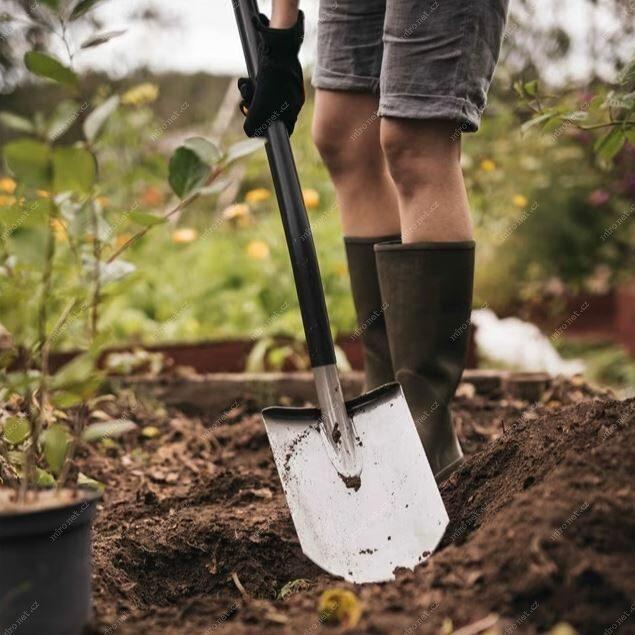 Rýč Fiskars Ergonomic