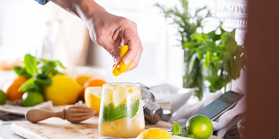 Citron v květináči – zajistěte dostatečné osvětlení. Slunce je klíčové! Sluneční světlo a vhodná teplota pro pěstování citrusových plodů