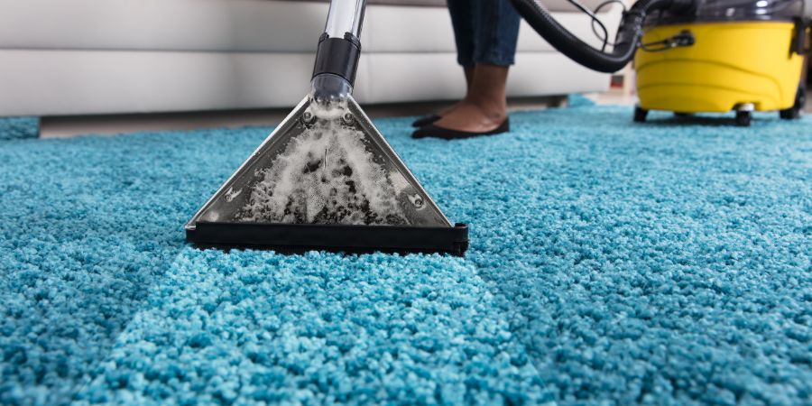 Jak obnovít sešlapaný koberec?